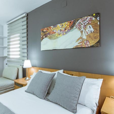Two Bedroom Townhouse Within 10Min Walk From Beach บาร์เซโลนา ภายนอก รูปภาพ