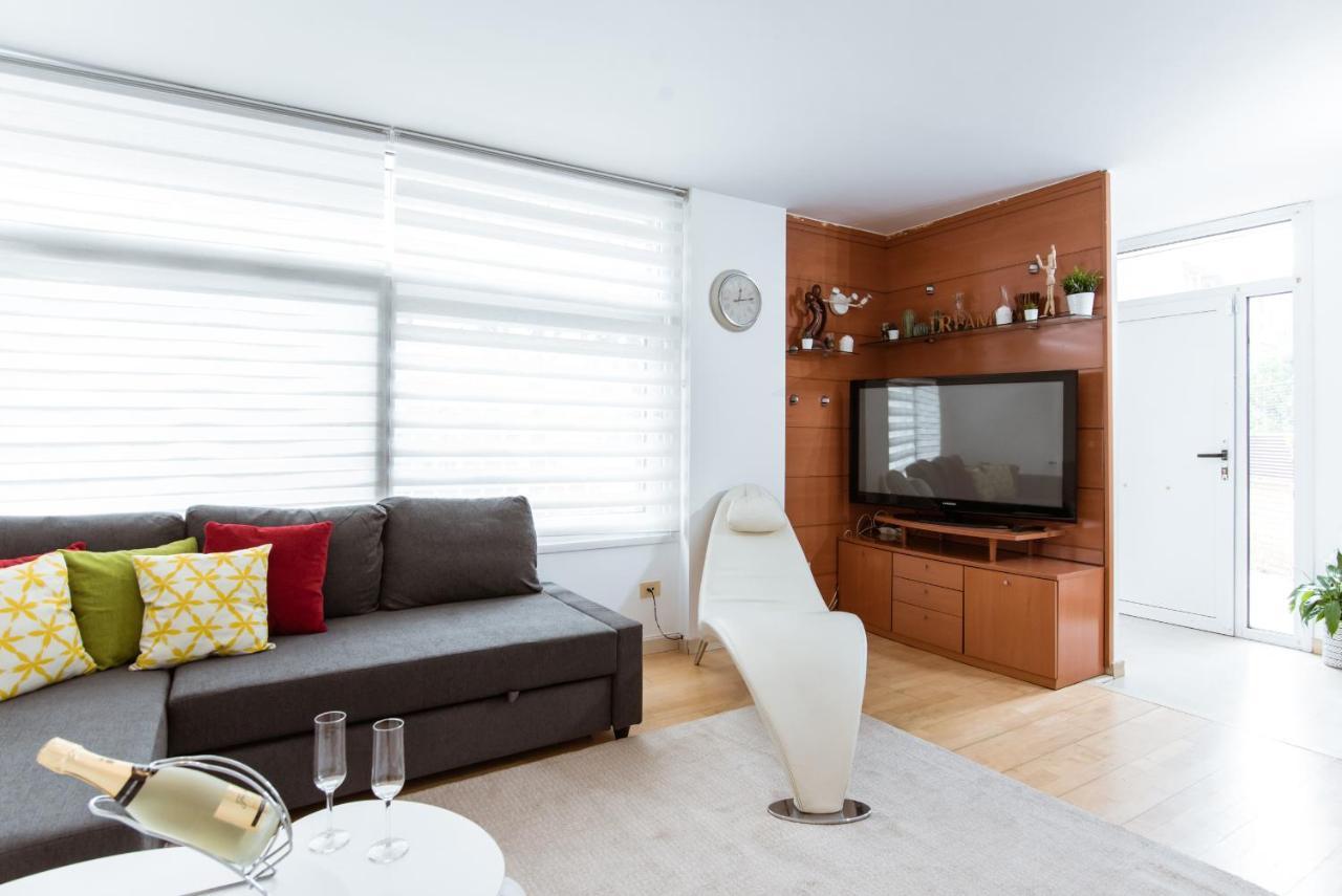Two Bedroom Townhouse Within 10Min Walk From Beach บาร์เซโลนา ภายนอก รูปภาพ