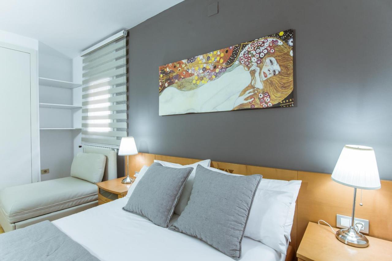 Two Bedroom Townhouse Within 10Min Walk From Beach บาร์เซโลนา ภายนอก รูปภาพ