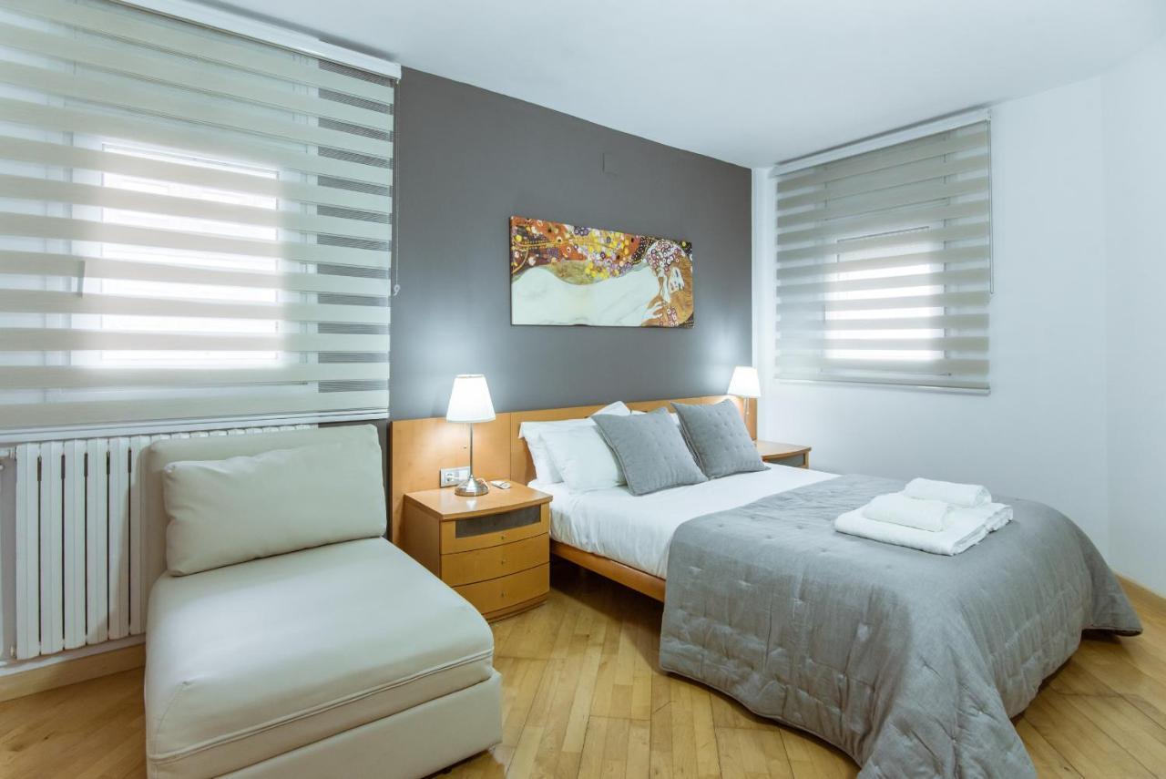 Two Bedroom Townhouse Within 10Min Walk From Beach บาร์เซโลนา ภายนอก รูปภาพ