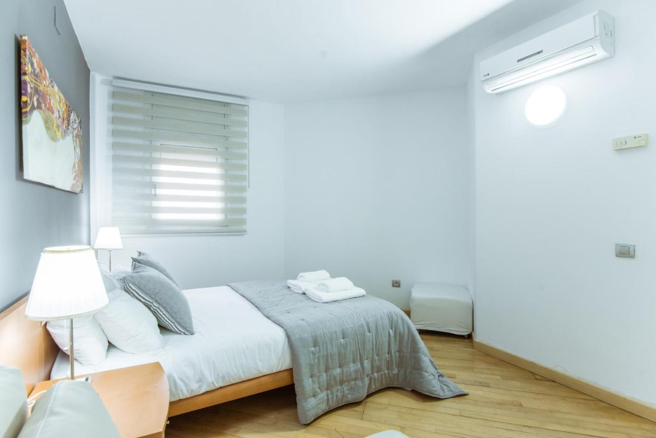Two Bedroom Townhouse Within 10Min Walk From Beach บาร์เซโลนา ภายนอก รูปภาพ