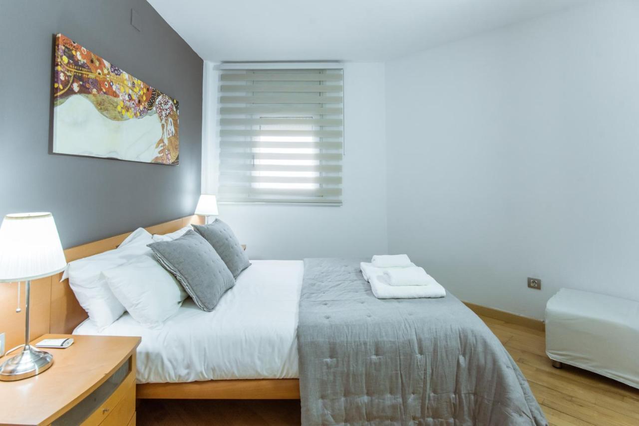Two Bedroom Townhouse Within 10Min Walk From Beach บาร์เซโลนา ภายนอก รูปภาพ