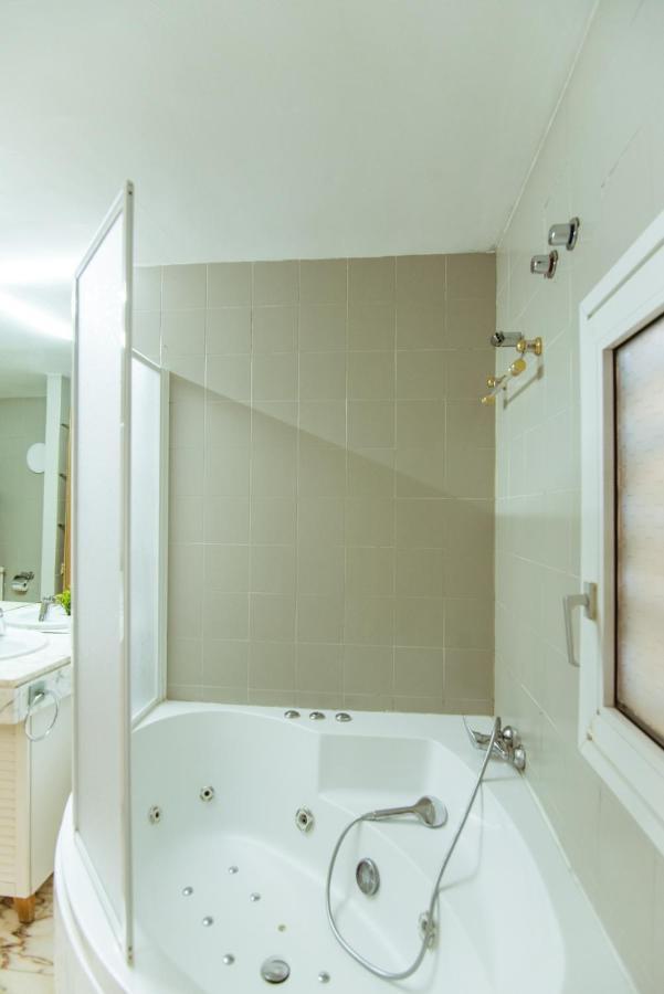 Two Bedroom Townhouse Within 10Min Walk From Beach บาร์เซโลนา ภายนอก รูปภาพ