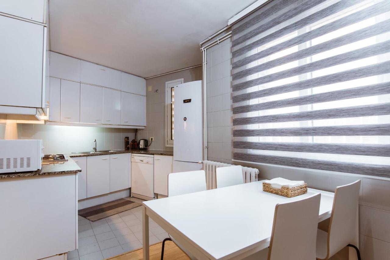 Two Bedroom Townhouse Within 10Min Walk From Beach บาร์เซโลนา ภายนอก รูปภาพ