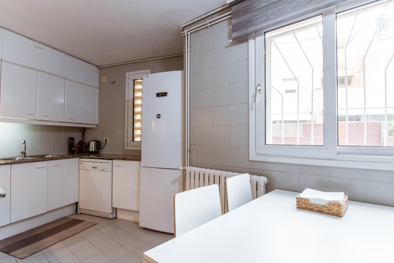 Two Bedroom Townhouse Within 10Min Walk From Beach บาร์เซโลนา ภายนอก รูปภาพ