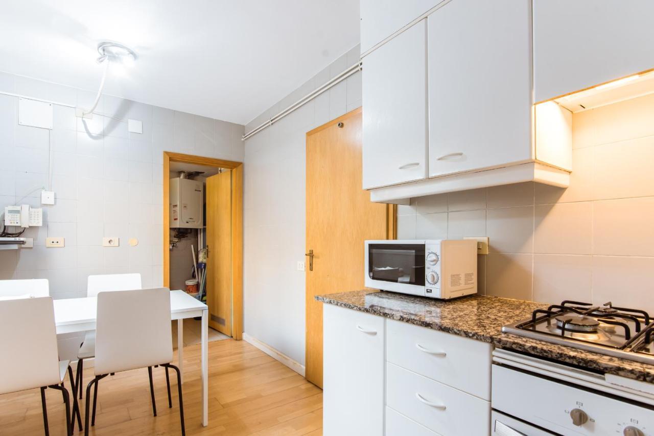 Two Bedroom Townhouse Within 10Min Walk From Beach บาร์เซโลนา ภายนอก รูปภาพ